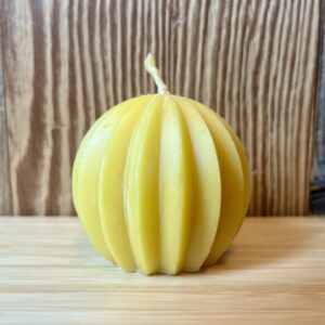 Bienenwachskerze Kugel mit Rillen